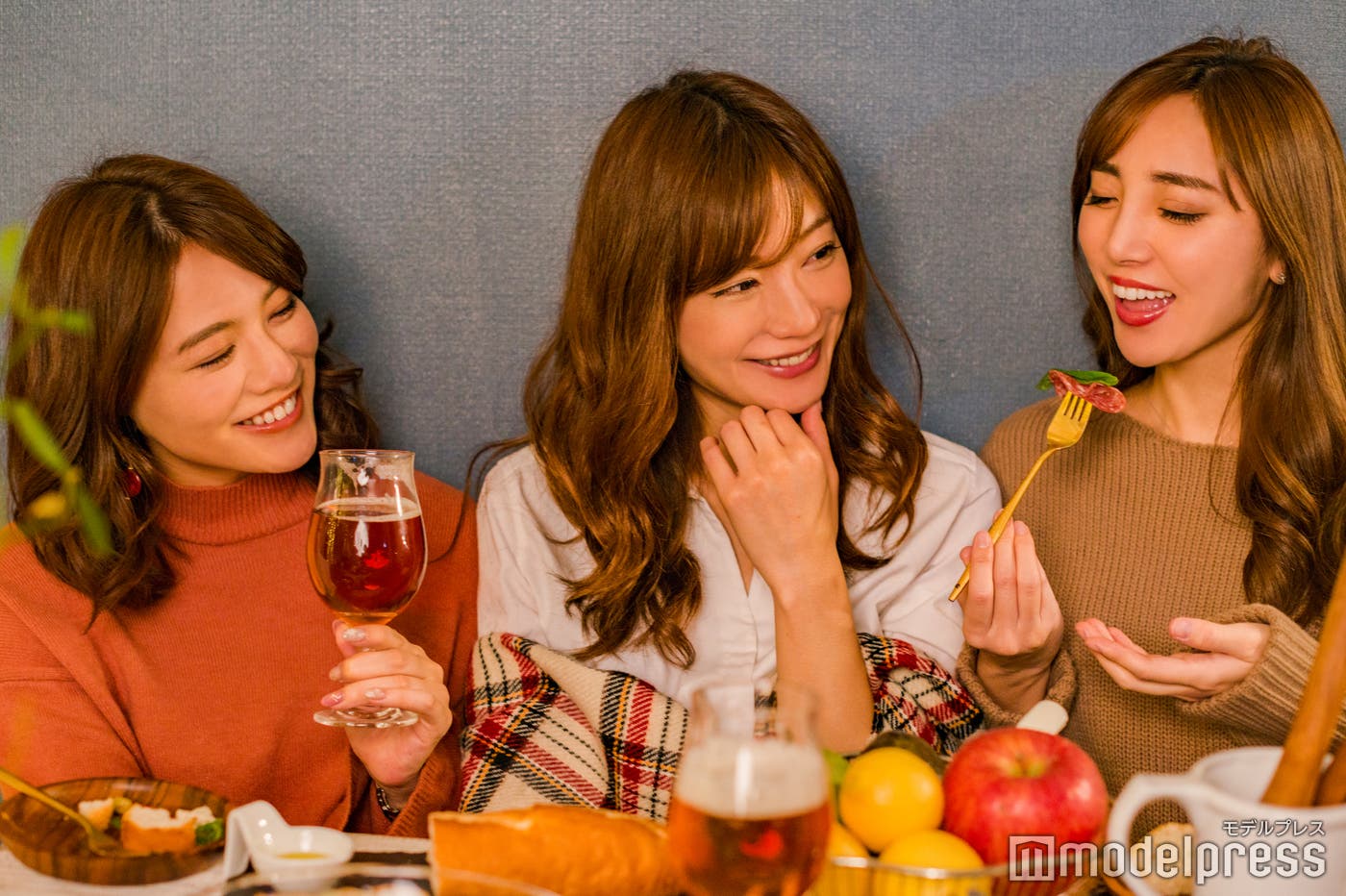 (左から)石井里奈さん、金城ゆきさん、岡部あゆみさん(C)モデルプレス