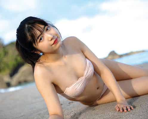 吉田莉桜、ビキニで美ボディ開放 レオタード・スクール水着も披露