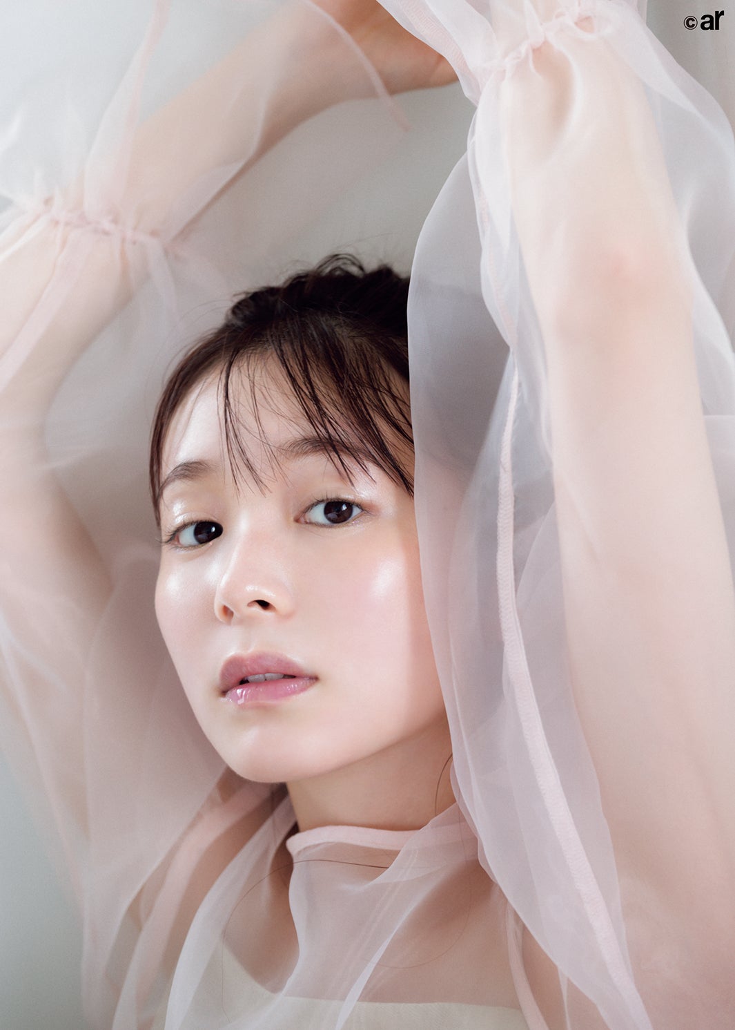 久間田琳加「ar」初登場でツヤ肌輝く