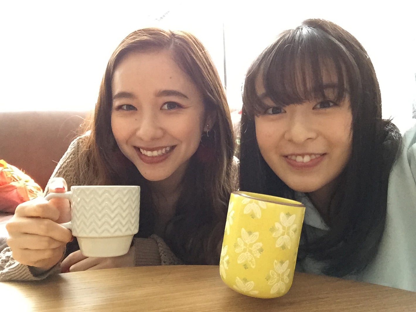 堀田真由、森七菜／オフショット（C）2021『ライアー×ライアー』製作委員会（C）金田一蓮十郎／講談社