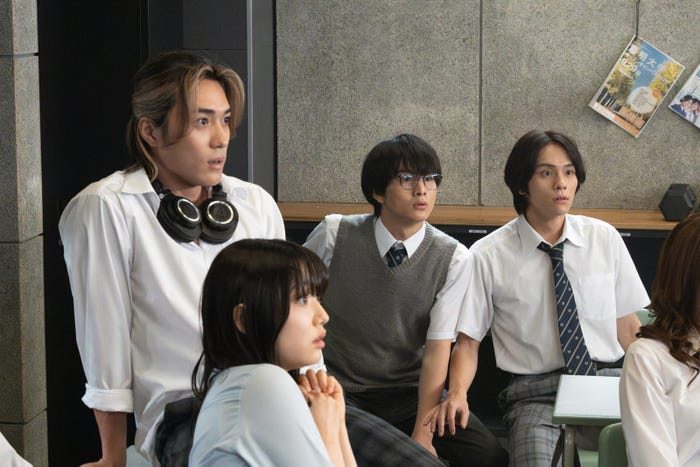 (左から)砂田将宏、小宮山莉渚、柏木悠、山下幸輝「ビリオン×スクール」最終話より(C)フジテレビ
