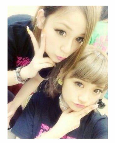 ギャルモデルコンビがルームシェア解消へ 別れ惜しむ2人に「仲良すぎて憧れ」の声