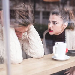 ヤバいヤツと思われるかも…男性が思わず恐怖を感じてしまう女性の独占欲