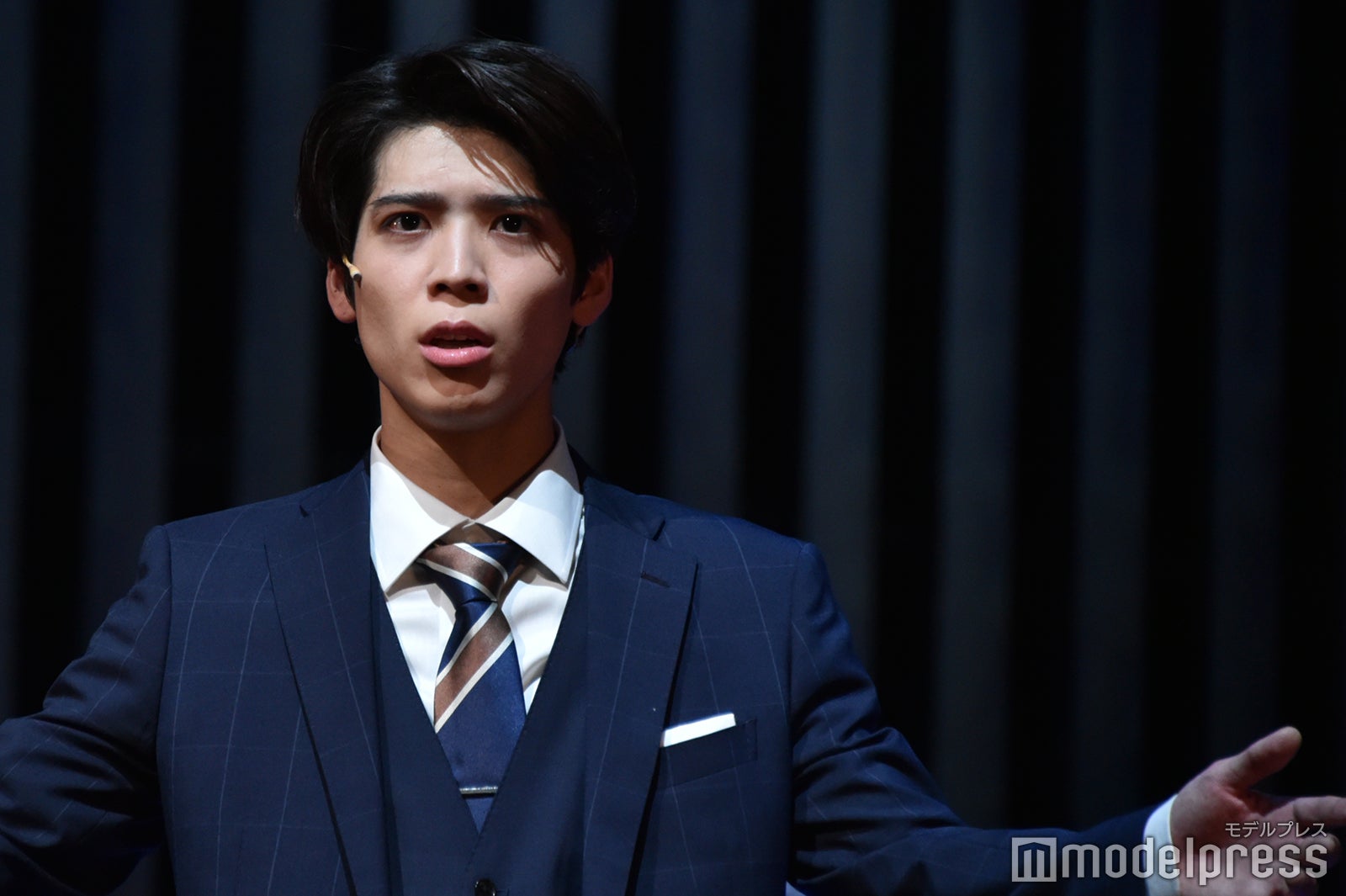 するどい眼差しで熱く語る柿沼（松島聡）／「こどもの一生」 （C）モデルプレス