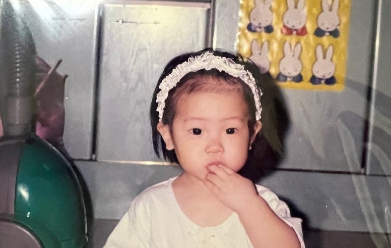 TWICEダヒョン、幼少期ショット公開「すでに美しい」「面影残ってる」と反響殺到