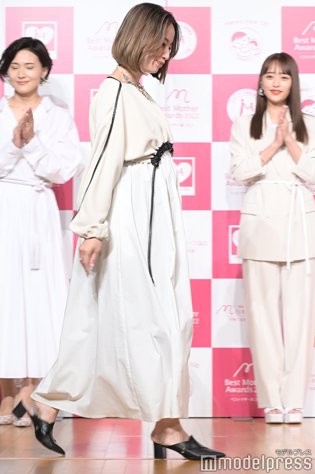 壇上に登場した鈴木亜美 （C）モデルプレス