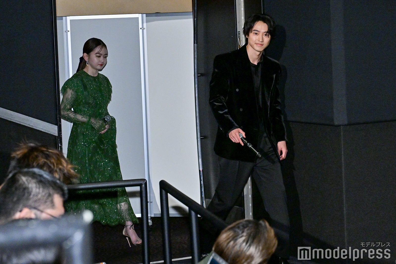 山田杏奈、山崎賢人（C）モデルプレス