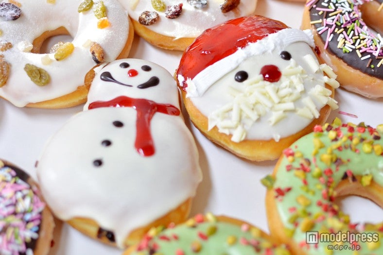 初登場の「サンタ チーズケーキ」（右）＆冬にぴったりの「スノーマン チョコ」（左）