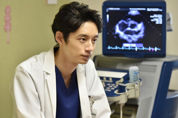 坂口健太郎/「コウノドリ」第3話より(画像提供:TBS)