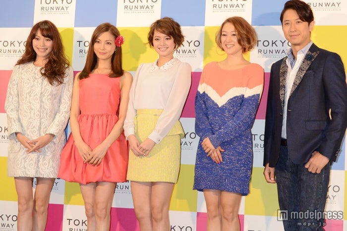 「東京ランウェイ2013 SPRING/SUMMER」開催前記者会見(左から:蛯原友里、押切もえ、岸本セシル、SHELLY、谷原章介)