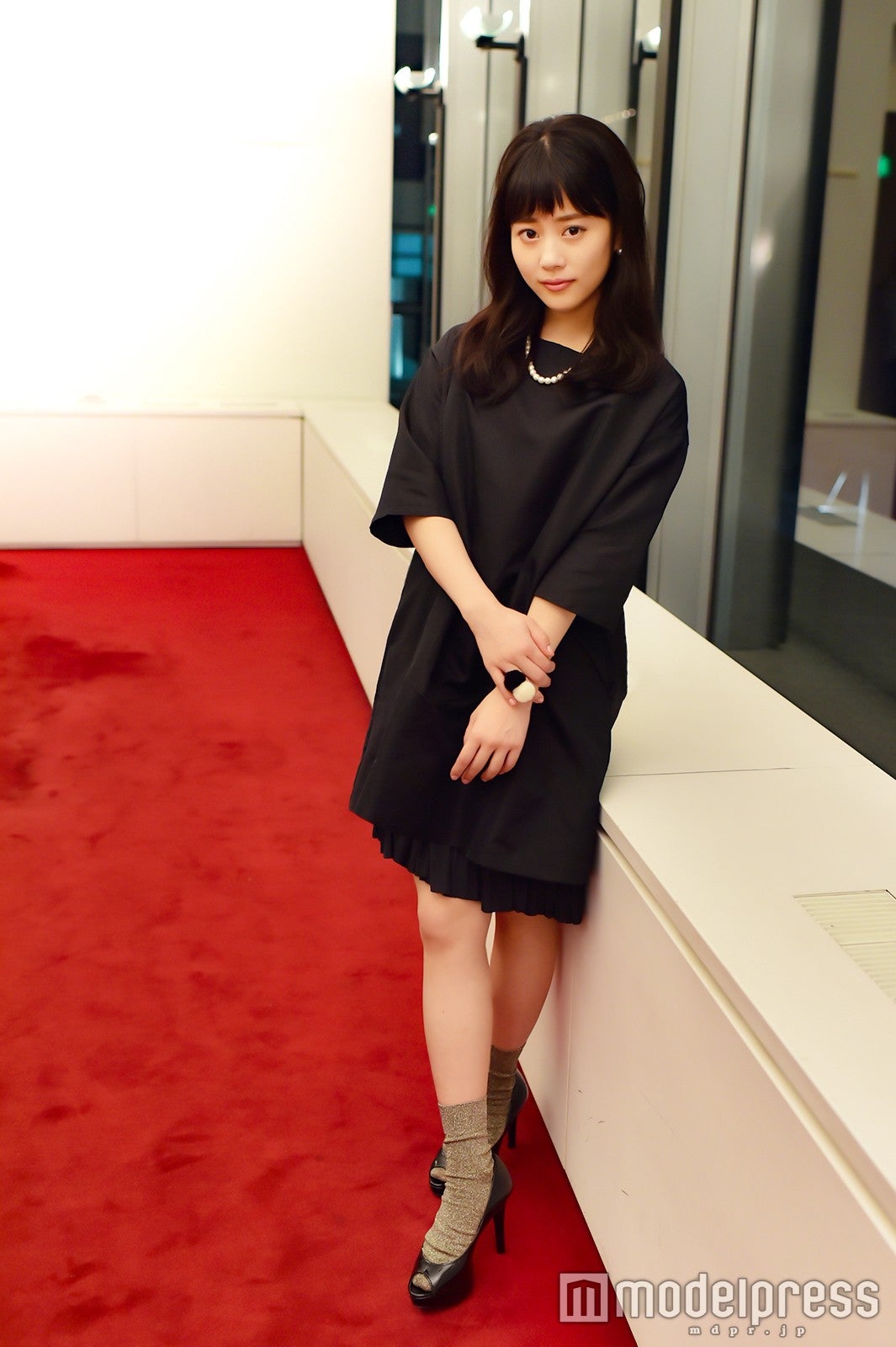 ヘアメイク：市岡愛（PEACE MONKEY）スタイリスト：大石裕介（DerGLANZ）＜衣裳協力＞ワンピース：petite robe noire ピアス＆ネックレス：simmon／高畑充希（C）モデルプレス