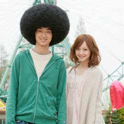 松田翔太、佐々木希 (C) 2012 のりつけ雅春・小学館/「アフロ田中」製作委員会