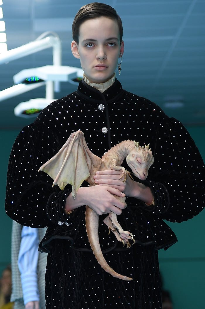 「グッチ」2018秋冬コレクションより(Photo by Getty Images)