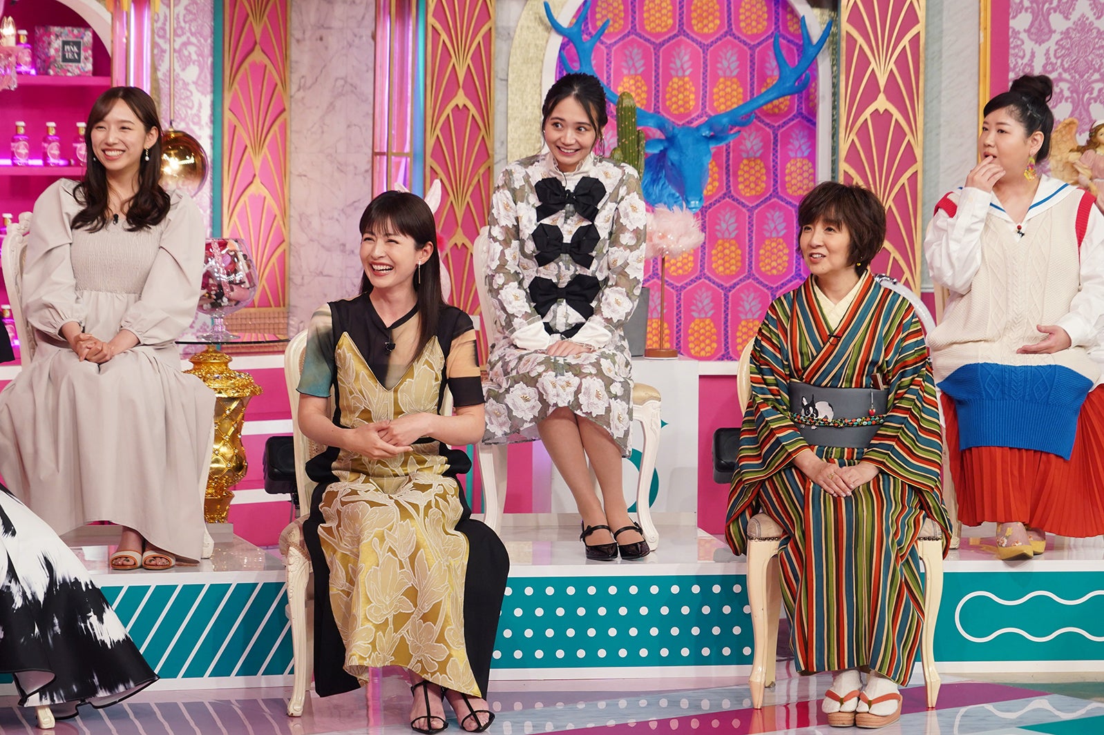 （上段左から）新内眞衣、緑川静香、馬場園梓（下段左から）平井理央、藤田朋子（C）日本テレビ