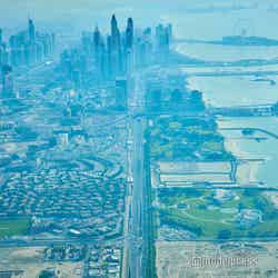 上空から眺める高層ビル群はまるでジオラマのよう(C)モデルプレス