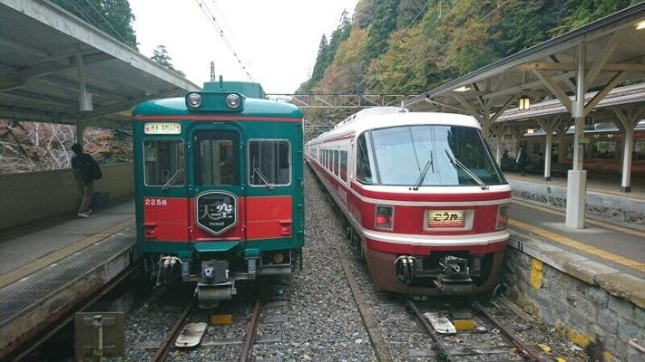 高野山へのアクセス:南海電鉄 観光列車「天空」と特急「こうや」