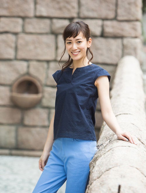 キャップスリーブアイレットブラウス「TALBOTS」6,048円（税込）／画像提供：TALBOTS