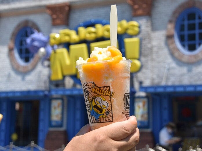 暑い夏にピッタリのカンフーミニオンのシュワっとマンゴーフラッペ850円。「デリシャス・ミー！ ザ・クッキー・キッチン」などで販売しています