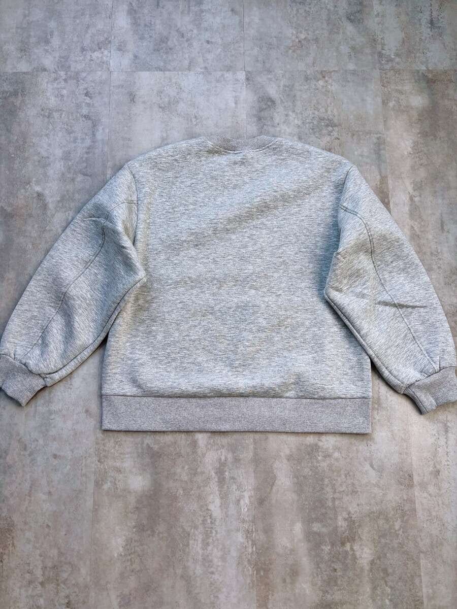 GUパフスウェットオーバーサイズプルオーバー　背面