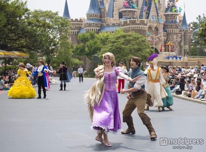 初登場のラプンツェル（左）、フリン・ライダー（右）／七夕グリーティング／（C）Disney