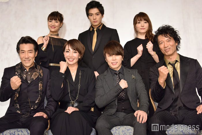 (前列左から)岸谷五朗、柚希礼音、西川貴教、寺脇康文(後列左から)宮澤佐江、新田真剣佑、花澤香菜 (C)モデルプレス