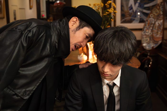 渋川清彦、赤楚衛二「相続探偵」第7話(C)日本テレビ