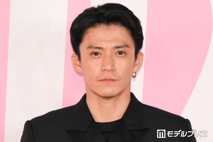 小栗旬、仲間から刺激「才能溢れている」周囲へのリスペクト語る【ミス ディオール展覧会 ある⼥性の物語】
