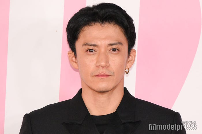 小栗旬(C)モデルプレス