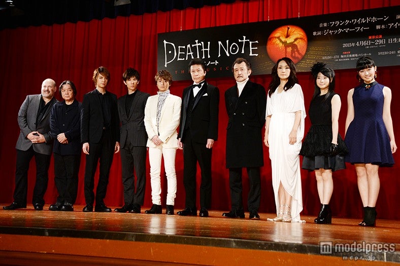 「デスノート THE MUSICAL」製作発表会の模様（左から）フランク・ワイルドホーン、栗山民也、浦井健治、柿澤勇人、小池徹平、鹿賀丈史、吉田鋼太郎、濱田めぐみ、唯月ふうか、前島亜美