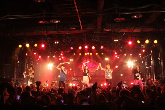 lol(画像提供:avex)