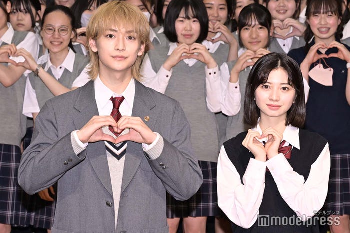 高橋文哉、桜田ひより(C)モデルプレス