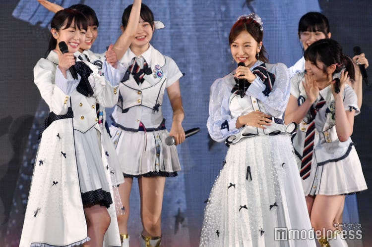 板野友美 峯岸みなみ卒コンの 曲変更 明かす 踊れなくなってしまった モデルプレス 板野友美 峯岸みなみ卒コンの 曲変更 明かす 踊れなくなってしまった モデルプレス