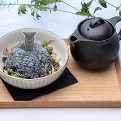 要石のだし茶漬け税込1,430円(C)2022「すずめの戸締まり」製作委員会