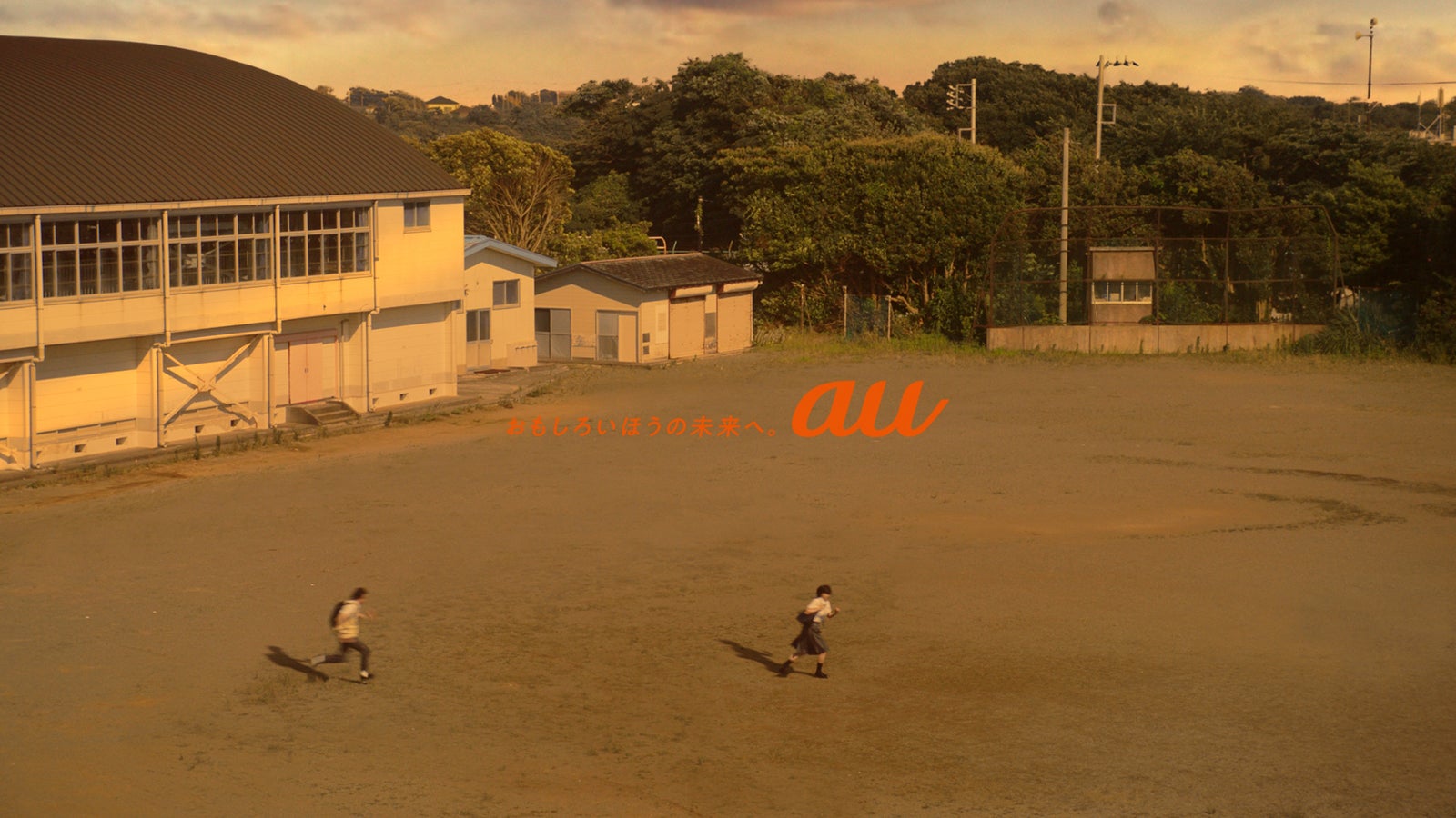 神木隆之介、松本穂香／WEB限定CM「ディベート大会」篇より（提供写真）