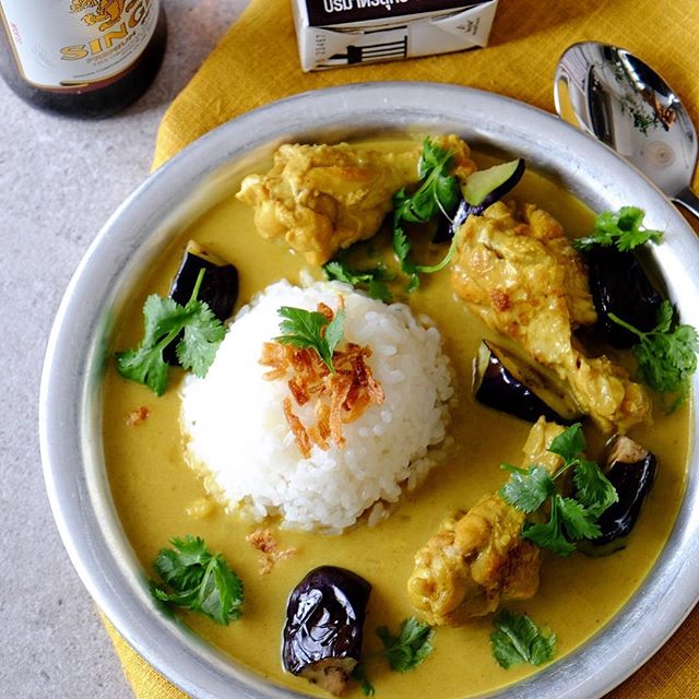 カレーを綺麗に盛り付けるコツをご紹介 ワンランク上のおしゃれなお家ご飯に モデルプレス カレーを綺麗に盛り付けるコツをご紹介 ワンランク上のおしゃれなお家ご飯に モデルプレス