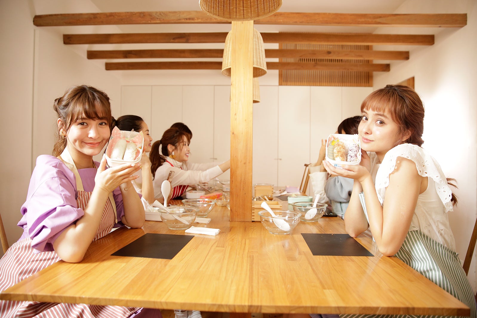 野崎萌香、石田ニコル（提供写真）