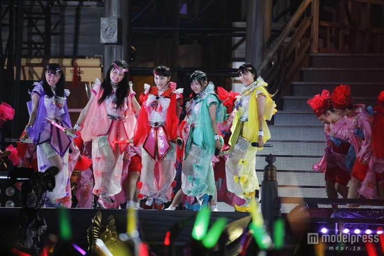 「桃神祭」の様子／Photo by HAJIME KAMIIISAKA＋Z