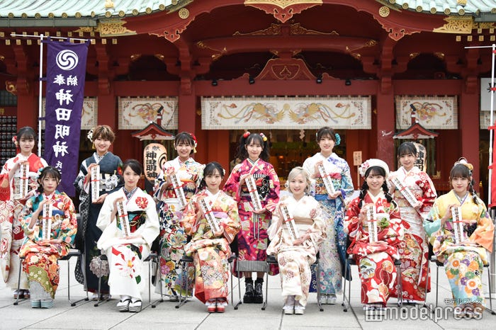 (後列)上見天乃、高橋彩香、安田叶、山邊歩夢、蔵本美結、石綿星南(前列)濱咲友菜、下尾みう、小栗有以、本田仁美、山内瑞葵、下口ひなな (C)モデルプレス