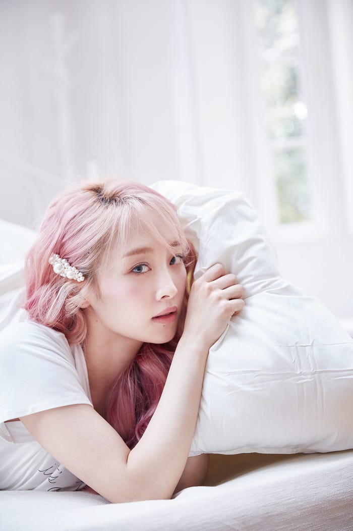 「ニコルFirst写真集 hana.」(KADOKAWA)