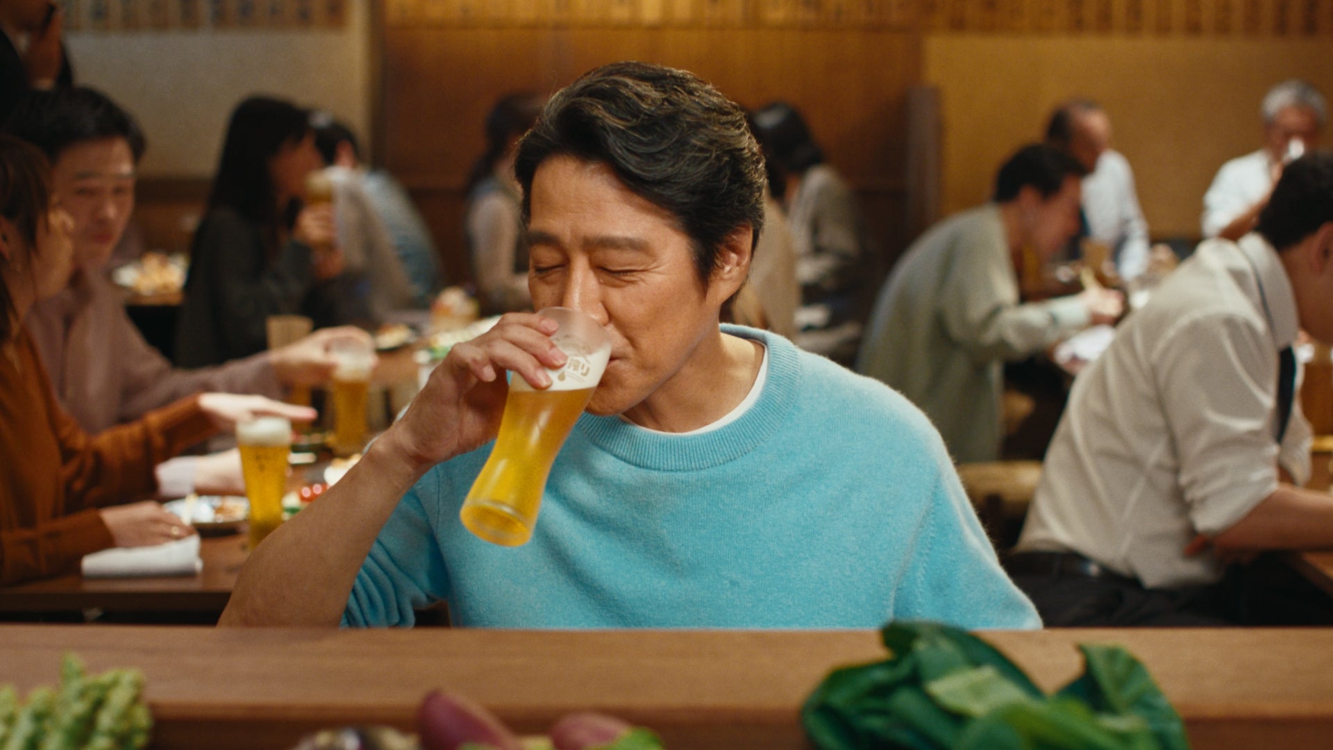 堤真一「そのビール俺のじゃない？」篇 （提供写真）