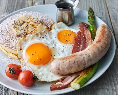 「フリッパーズ」ブランチカフェにリニューアル、食事系パンケーキプレートなどメニュー拡充