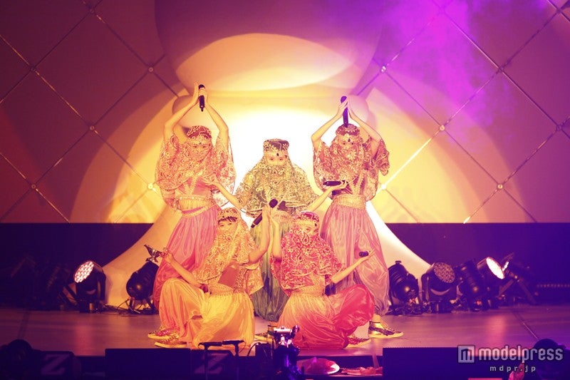 ももいろクローバーZ「女祭り～Ristorante da MCZ～」より（写真提供：キングレコード）