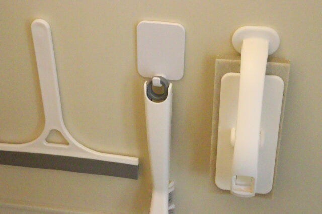 セリアの磁石タイプバスフック　収納例