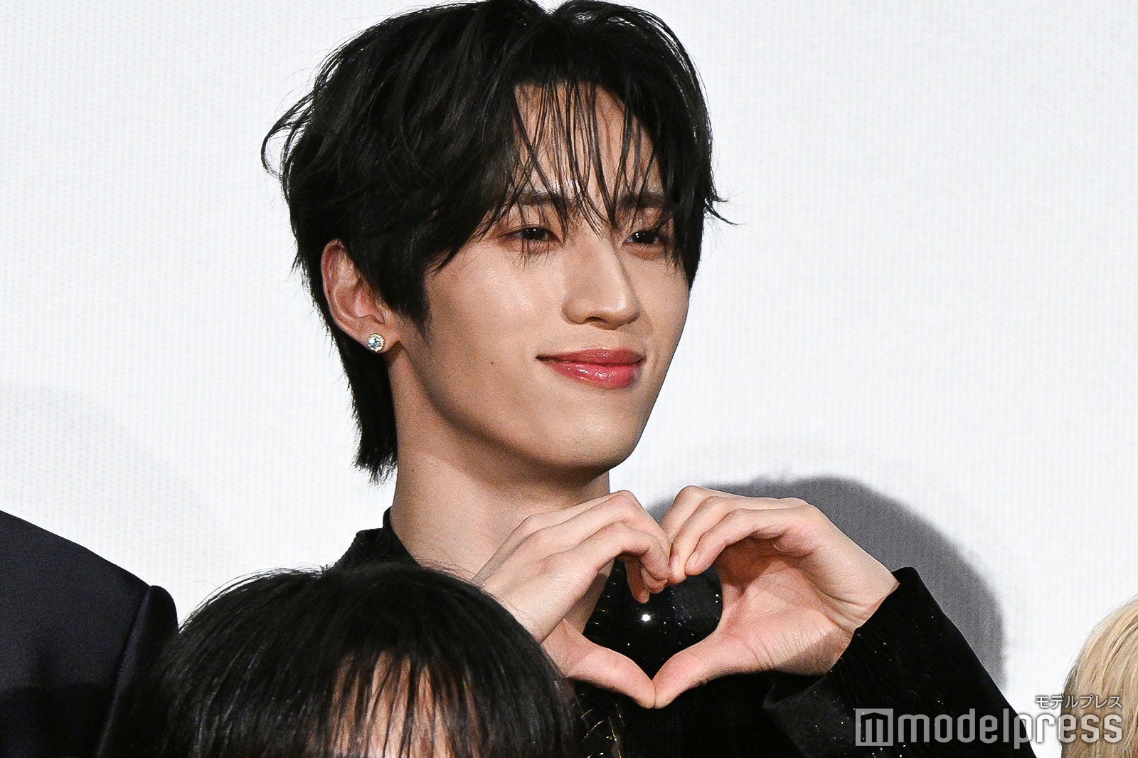 グッズの在庫管理も行うと明かされた許豊凡（C）モデルプレス