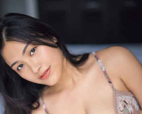 ロサリオ惠奈、柔肌な胸元に釘付け