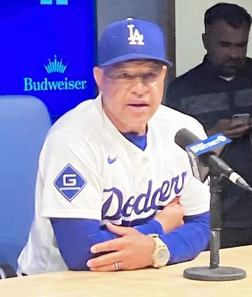 ロバーツ監督 大谷翔平は「500本打てると思う」ベンチで満面の笑みでハグ「まだ若くて、強い」「500本は彼の未来に確実にある」