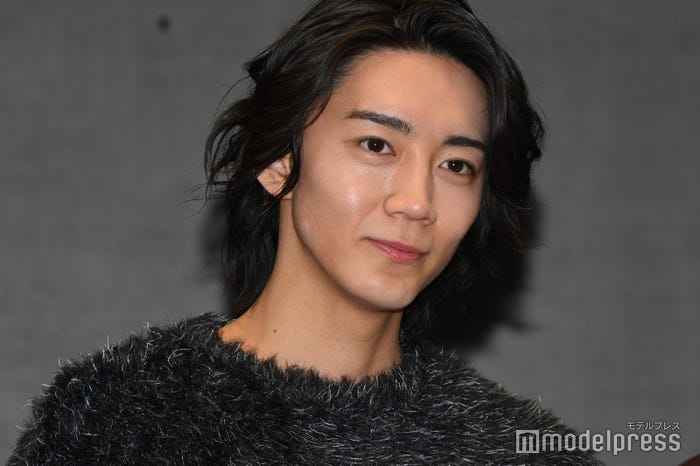 撮影が終わってからもなかなか帰らない長妻怜央(C)モデルプレス