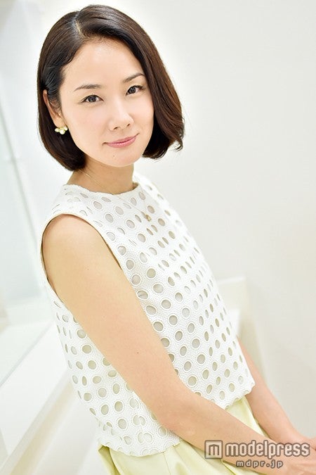 吉田羊、キスマイから「男心を勉強」“大人デート”で新たな一面＜「キスブサ」潜入インタビュー＞