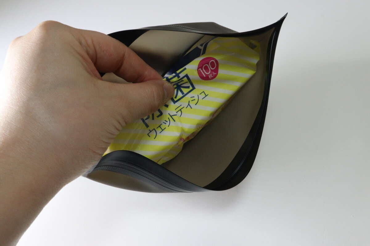 セリア　フタ付ウェットシートケース