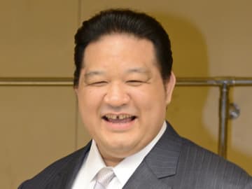 大相撲 浅香山親方が充子夫人とレアな2ショ「素敵です」「美しいこと」集合写真では相撲ファン注目魁佑馬の姿も